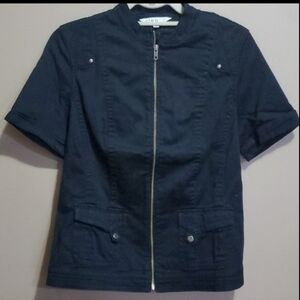 Ladies zippered top size 6